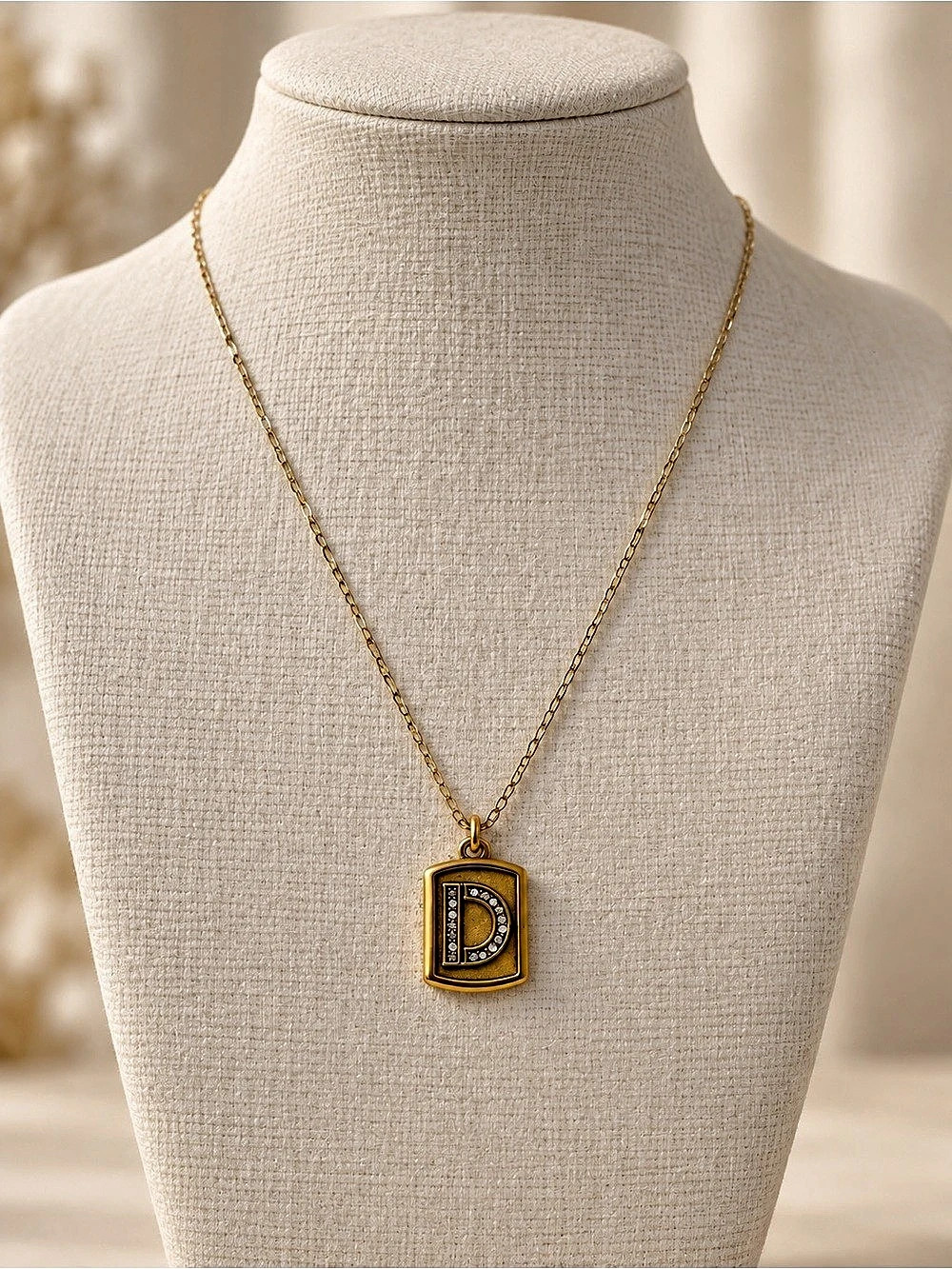 Gold-Tone Pendant Necklace 306